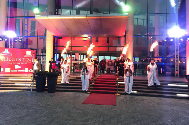 العرض الأول بلبنان